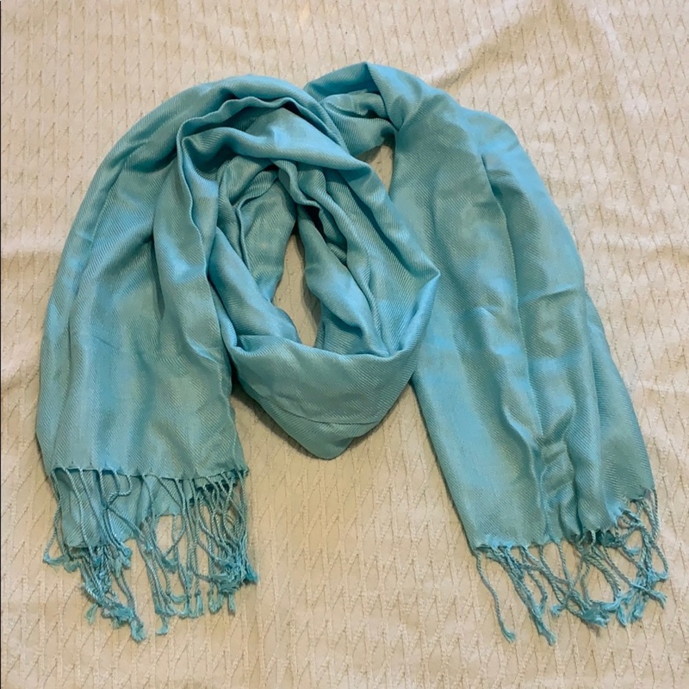 Light weight pashmina and silk scarf/shawl